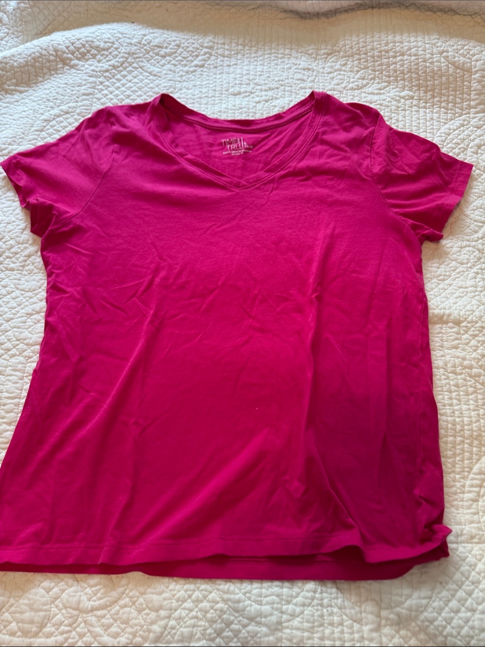 Time and Tru Women's V-Neck Short Sleeve Tee - Fuchsia